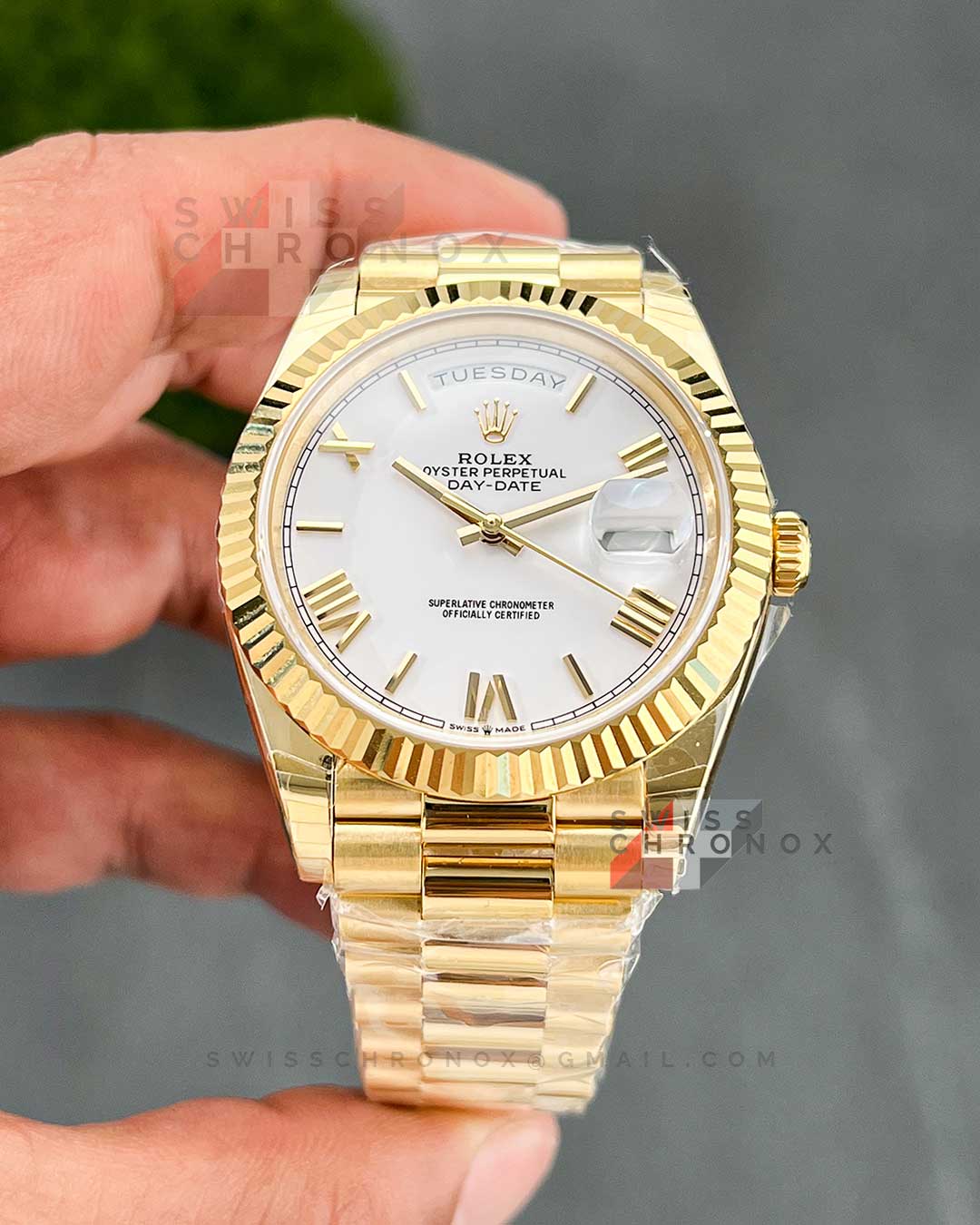 rolex day date 40 yellow gold white roman dial 228238
